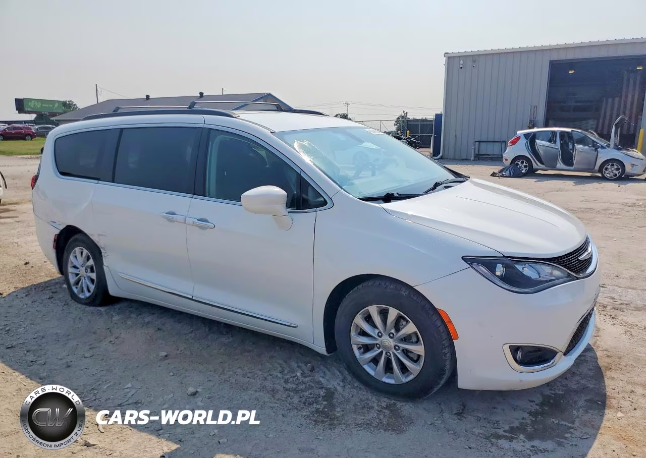 2017 Chrysler Pacifica Touring L VIN:2C4RC1BG0HR683169 - 4