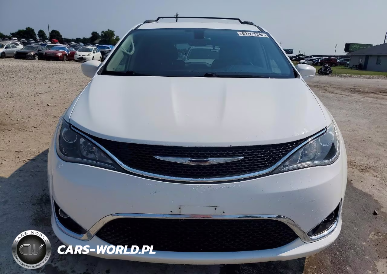 2017 Chrysler Pacifica Touring L VIN:2C4RC1BG0HR683169 - 5