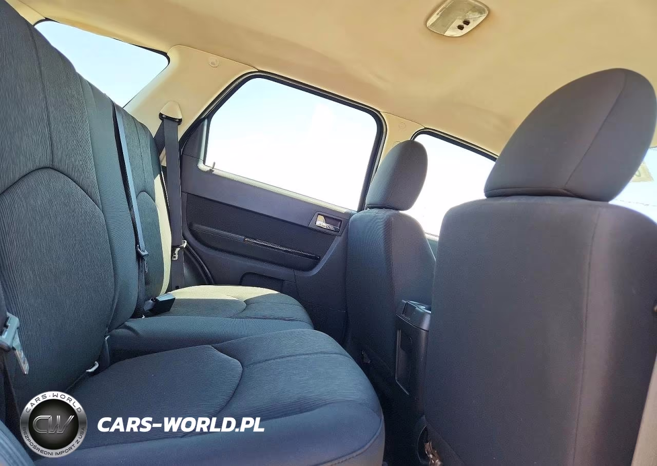 2011 Mazda Tribute I VIN:4F2CY0C74BKM07017 - 11