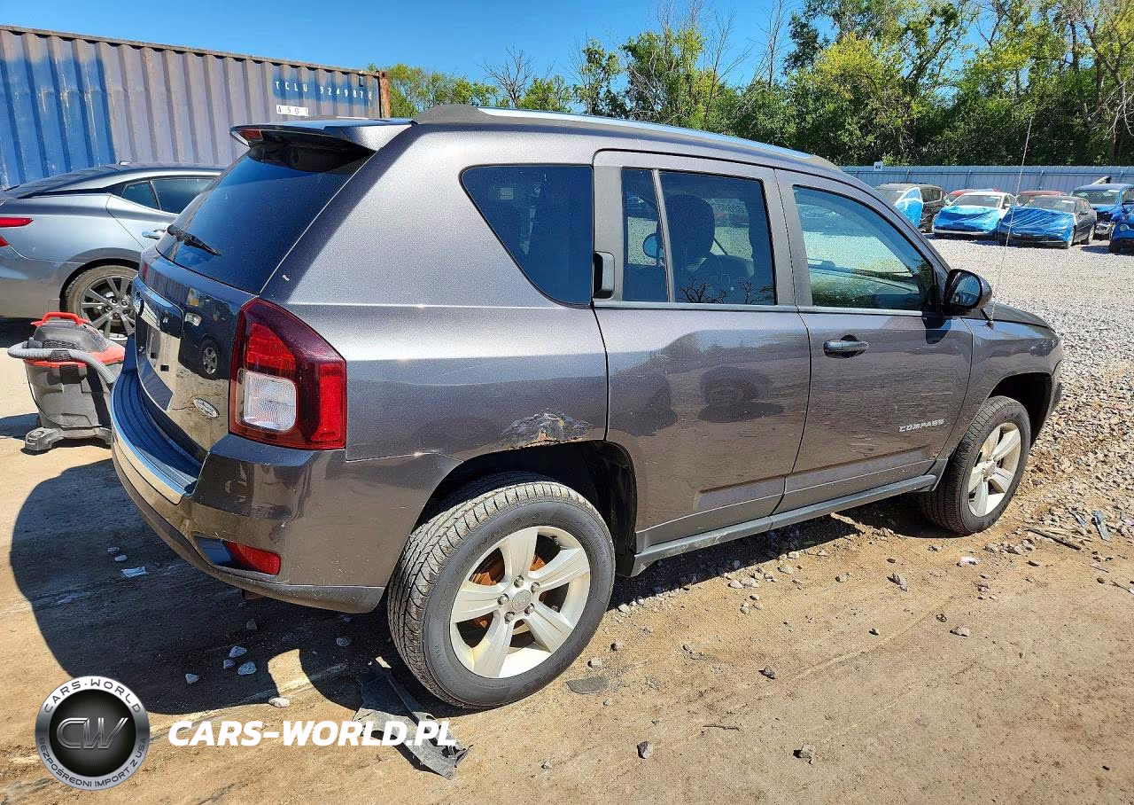 2015 Jeep Compass Latitude VIN:1C4NJCEAXFD209849 - 3