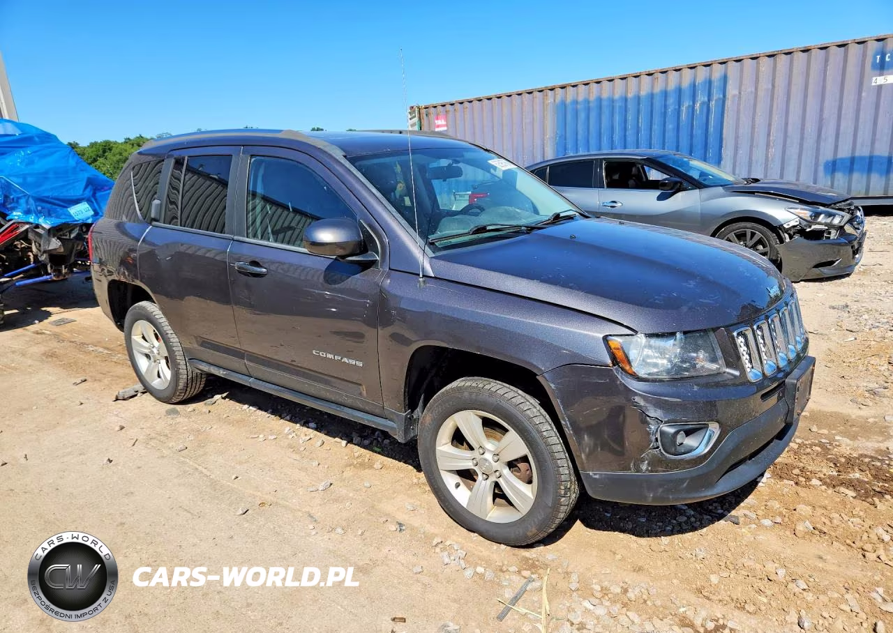 2015 Jeep Compass Latitude VIN:1C4NJCEAXFD209849 - 4