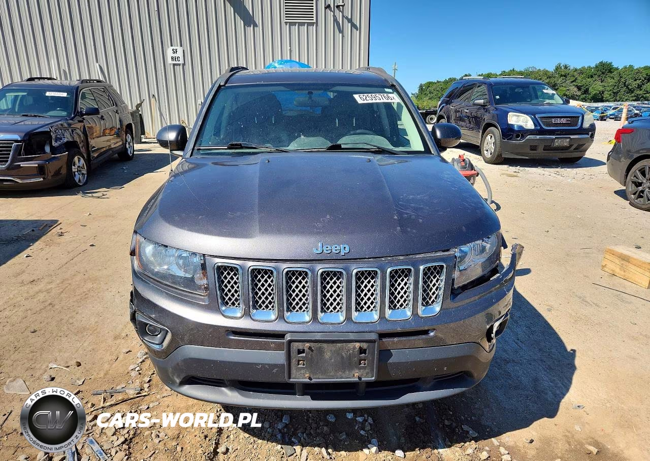 2015 Jeep Compass Latitude VIN:1C4NJCEAXFD209849 - 5