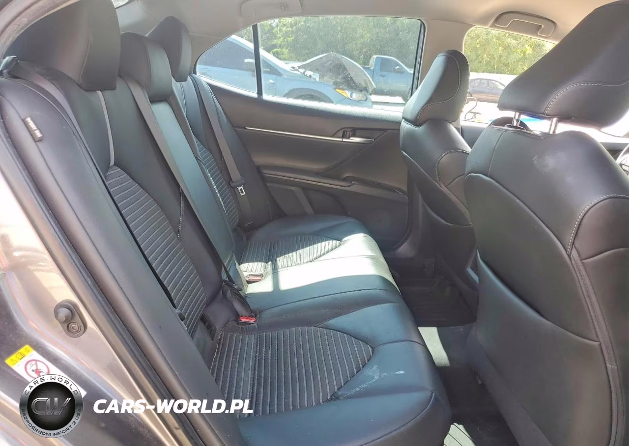 2018 Toyota Camry Hybrid Se VIN:4T1B21HK6JU503732 - 10