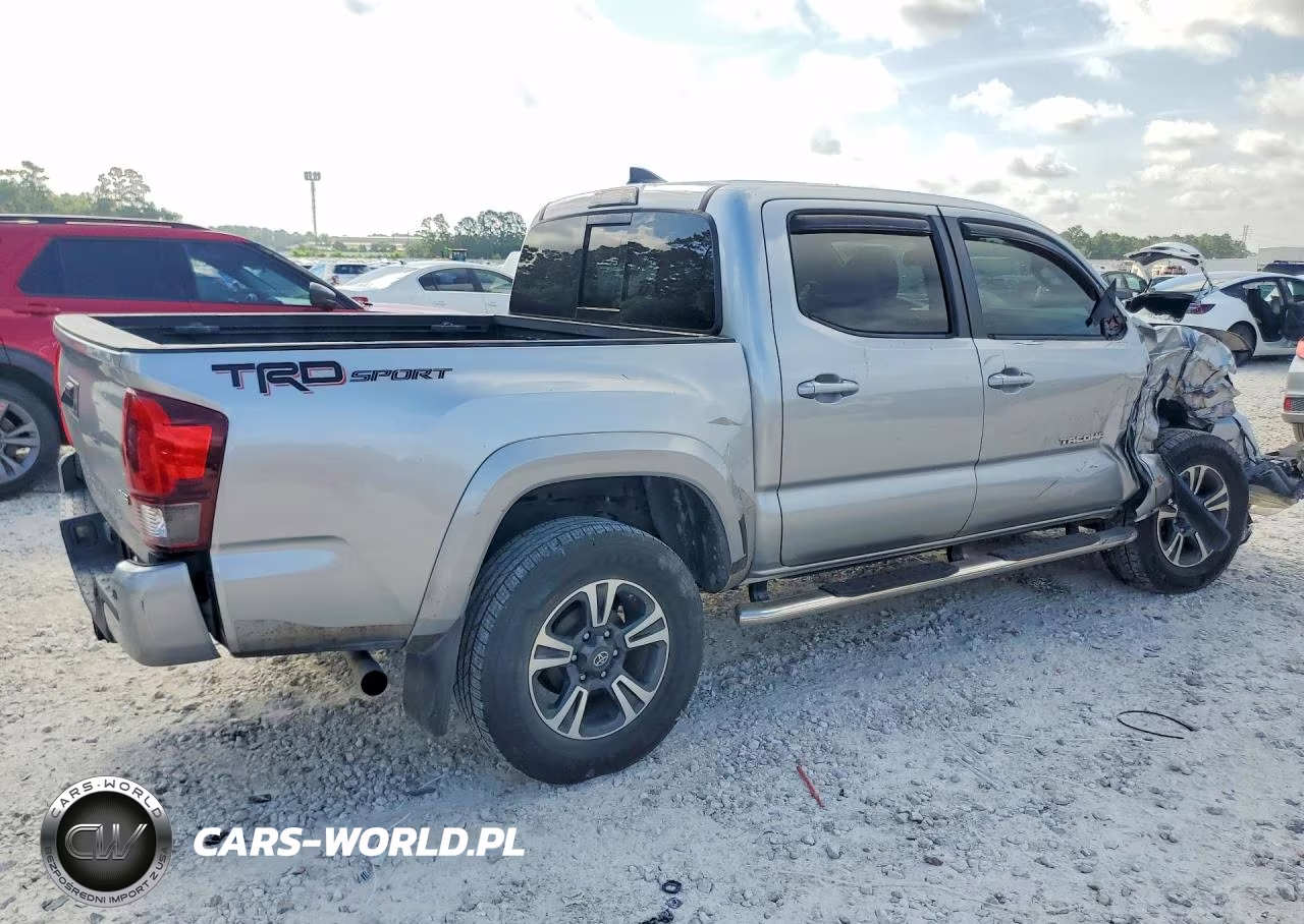 2018 Toyota Tacoma Trd Sport VIN:5TFAZ5CN6JX060386 - 3
