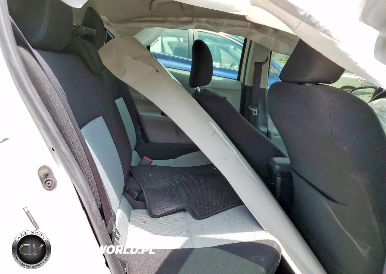 2014 Toyota Prius C Two VIN:JTDKDTB34E1561907 - 10