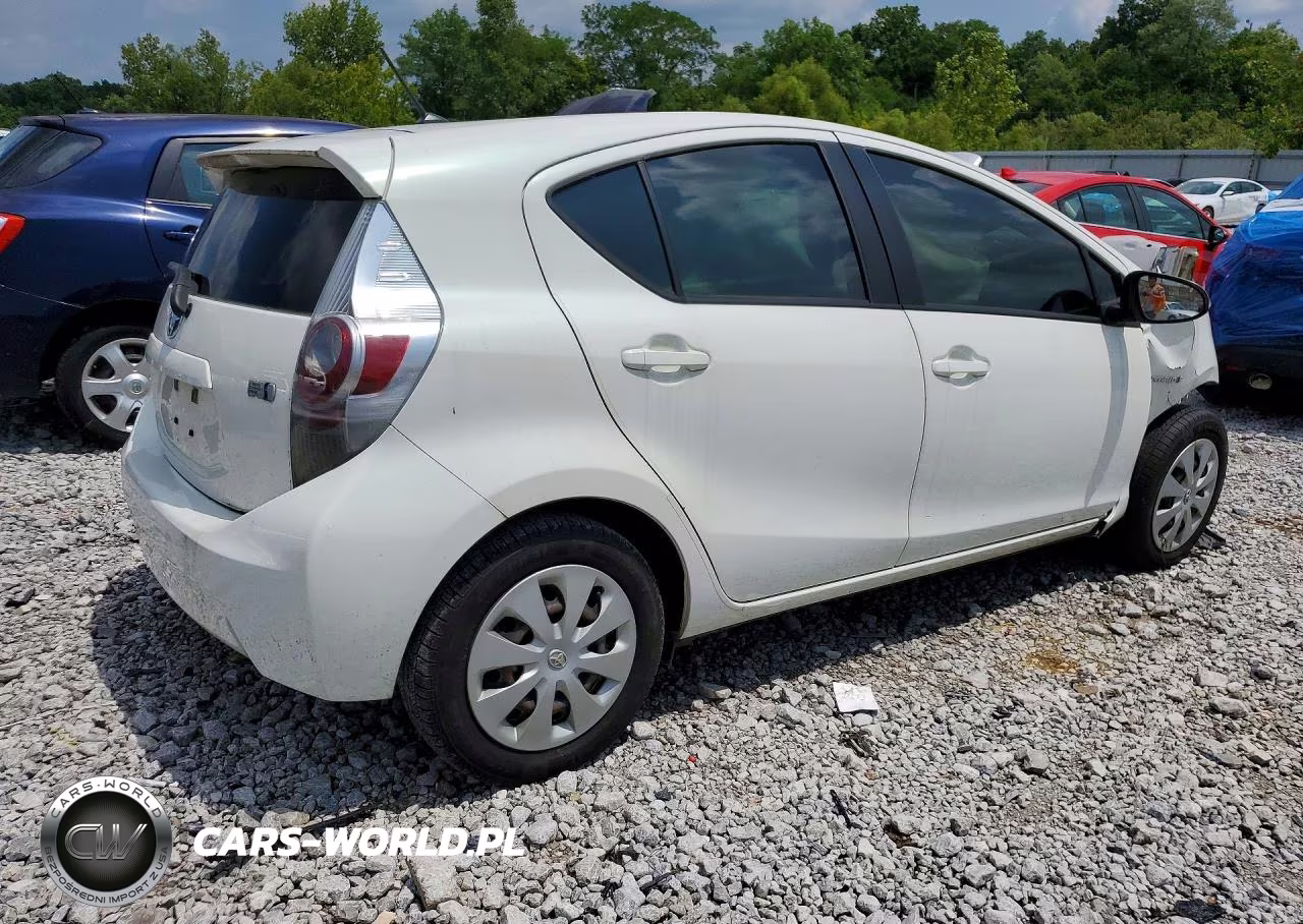 2014 Toyota Prius C Two VIN:JTDKDTB34E1561907 - 3