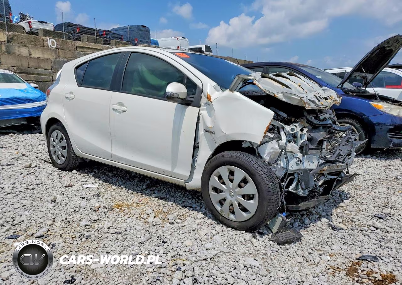 2014 Toyota Prius C Two VIN:JTDKDTB34E1561907 - 4