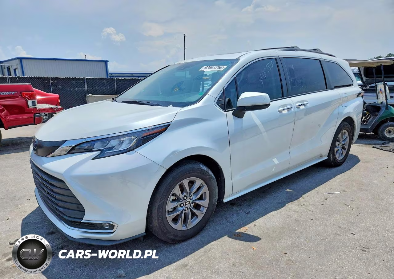 2022 Toyota Sienna Xle – zdjęcie 1 z 13