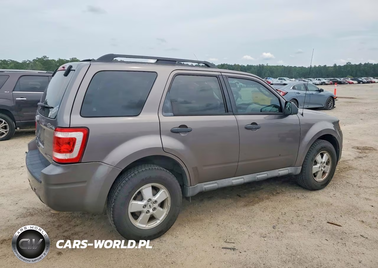 2010 Ford Escape Xls VIN:1FMCU0C73AKB76861 - 3