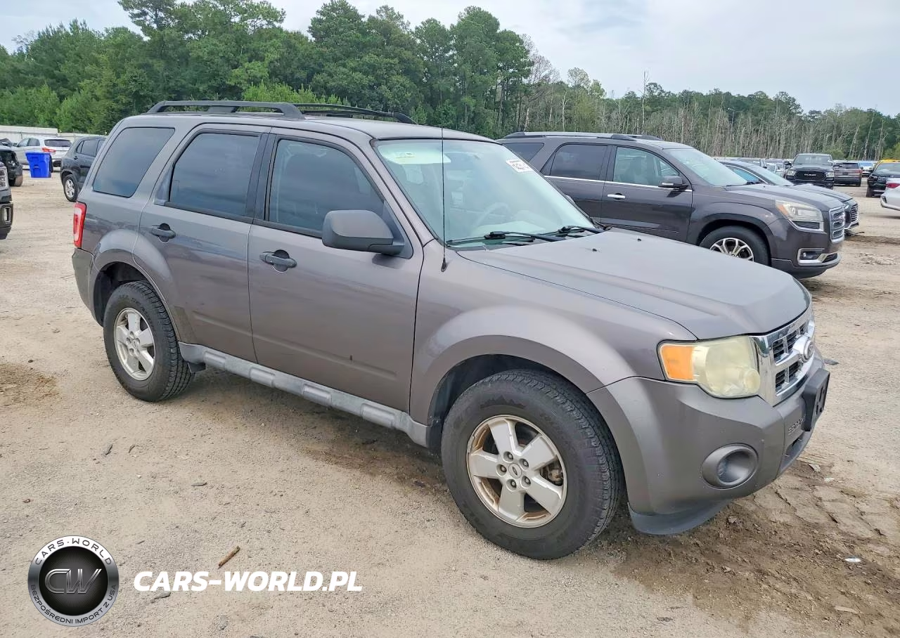 2010 Ford Escape Xls VIN:1FMCU0C73AKB76861 - 4