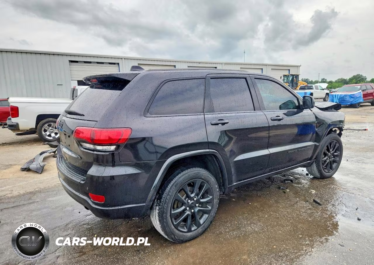 2020 Jeep Grand Cherokee Laredo VIN:1C4RJFAG5LC327449 - 3