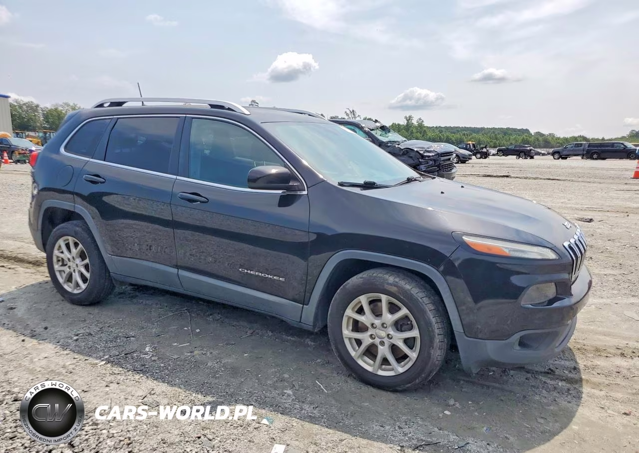 2017 Jeep Cherokee Latitude VIN:1C4PJLCB0HW667878 - 4