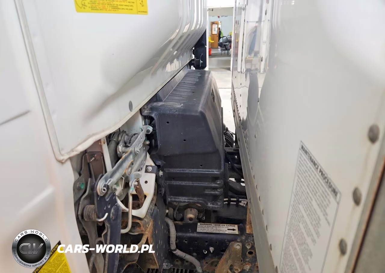 2018 Isuzu Npr Hd Box Truck VIN:54DC4W1B1JS801865 - 11