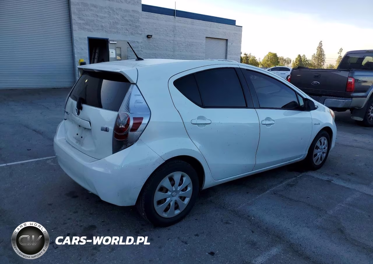 2014 Toyota Prius C One VIN:JTDKDTB37E1084857 - 3