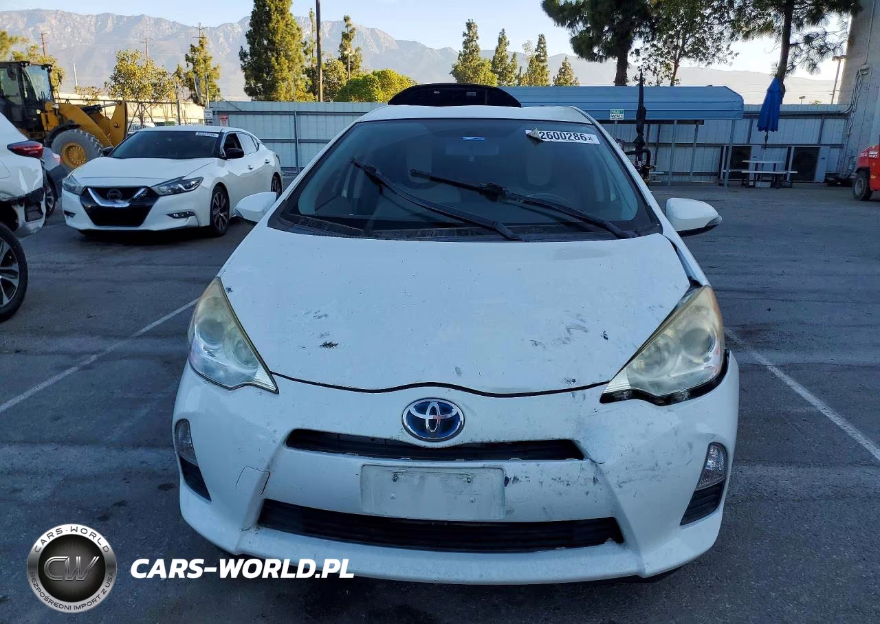 2014 Toyota Prius C One VIN:JTDKDTB37E1084857 - 5