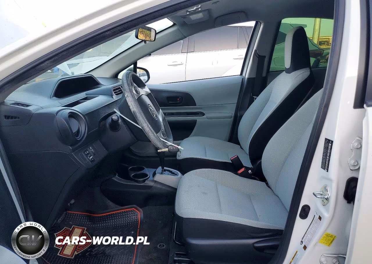 2014 Toyota Prius C One VIN:JTDKDTB37E1084857 - 7
