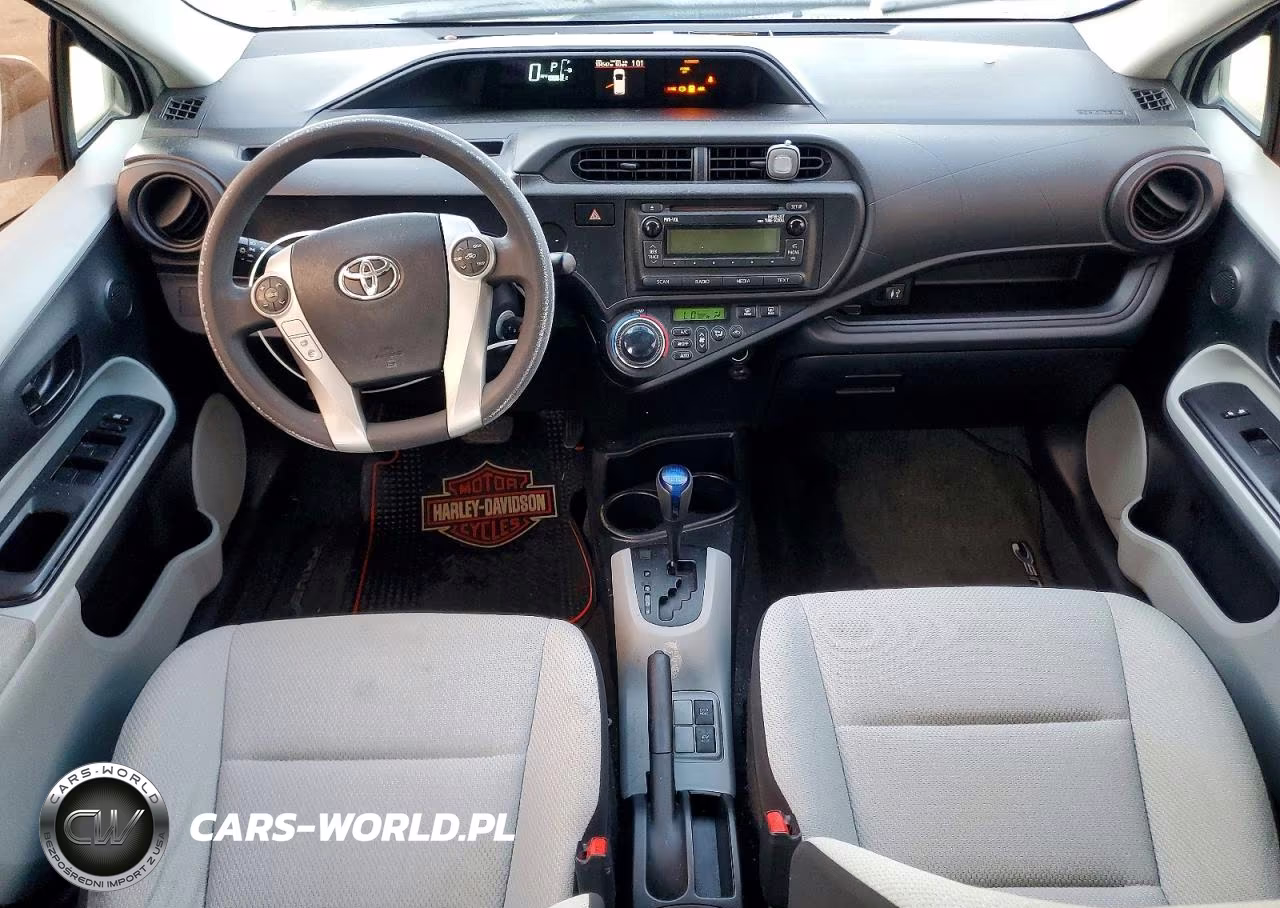 2014 Toyota Prius C One VIN:JTDKDTB37E1084857 - 8