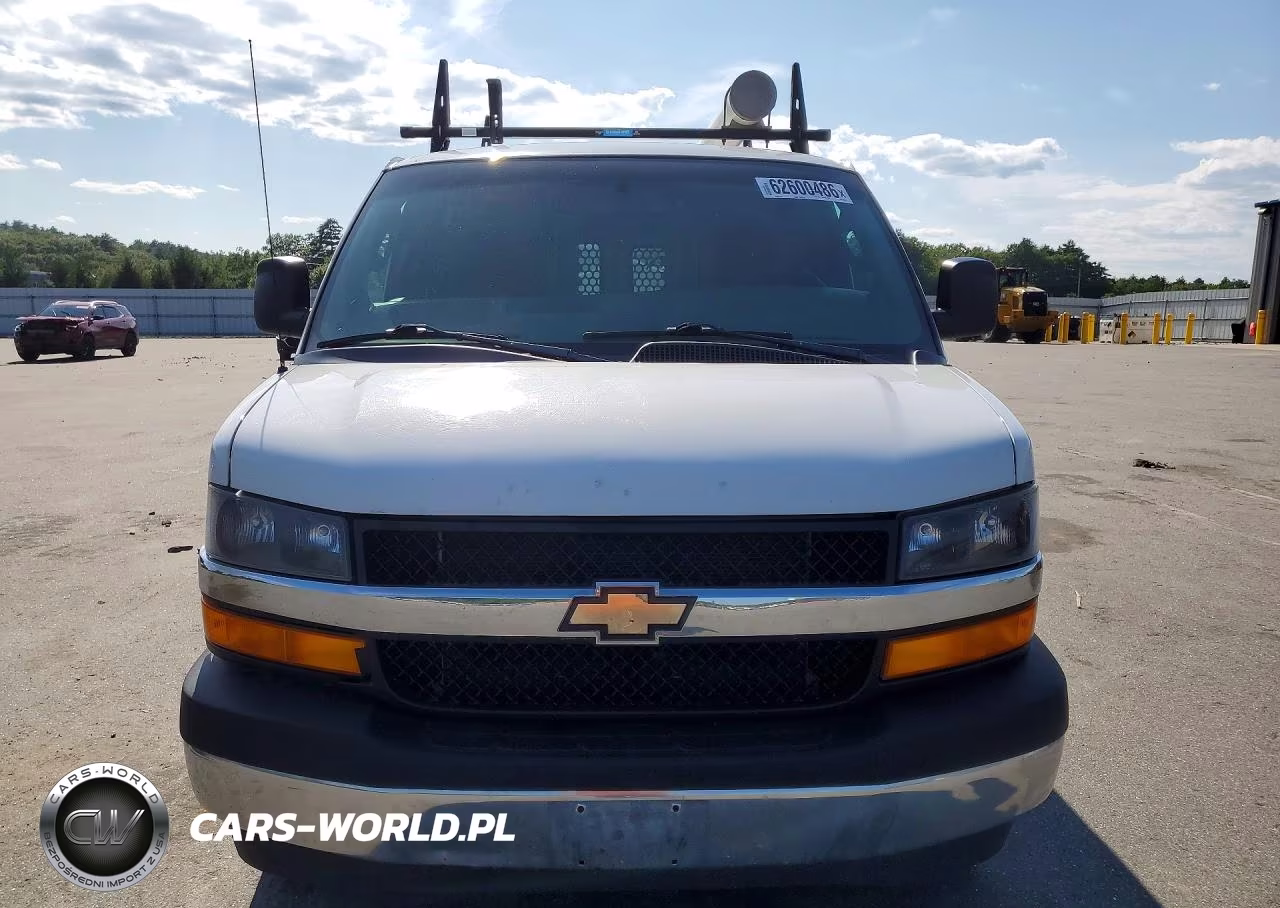 2018 Chevrolet Express G2500 VIN:1GCWGAFGXJ1906068 - 5