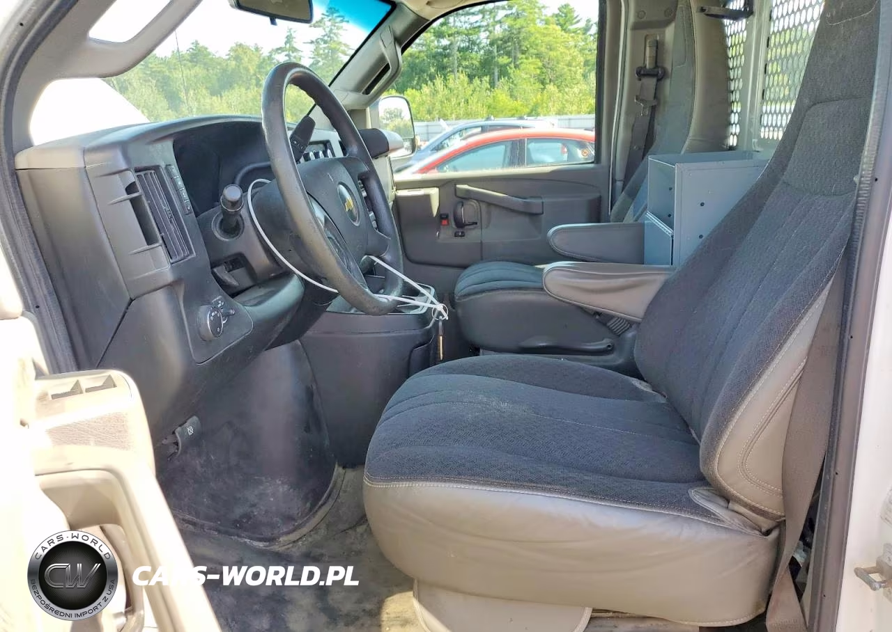 2018 Chevrolet Express G2500 VIN:1GCWGAFGXJ1906068 - 7