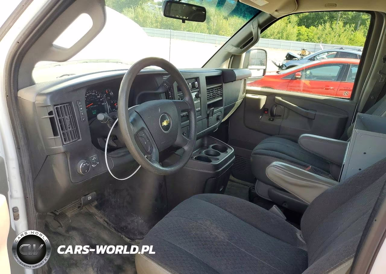 2018 Chevrolet Express G2500 VIN:1GCWGAFGXJ1906068 - 8