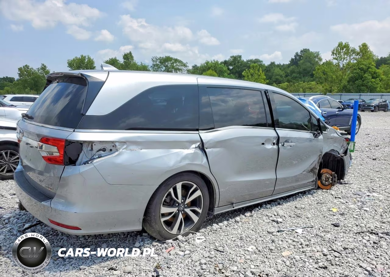 2019 Honda Odyssey Touring VIN:5FNRL6H81KB504458 - 3
