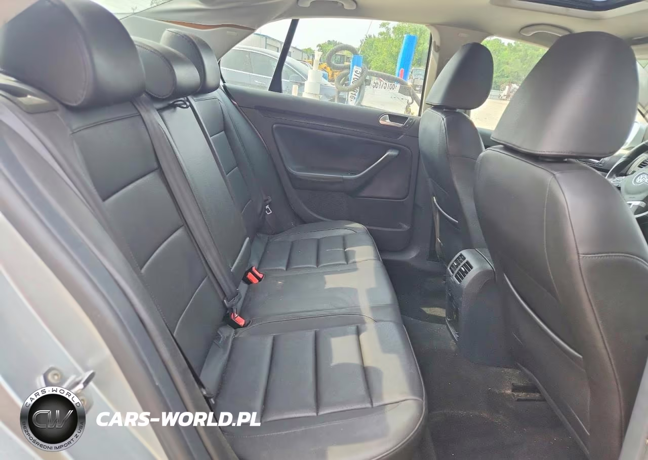 2010 Volkswagen Jetta Tdi VIN:3VWRL7AJ5AM043811 - 10