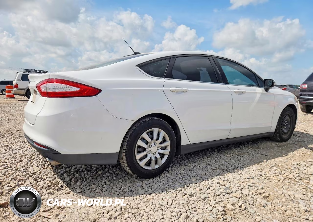 2013 Ford Fusion S VIN:3FA6P0G79DR226946 - 3