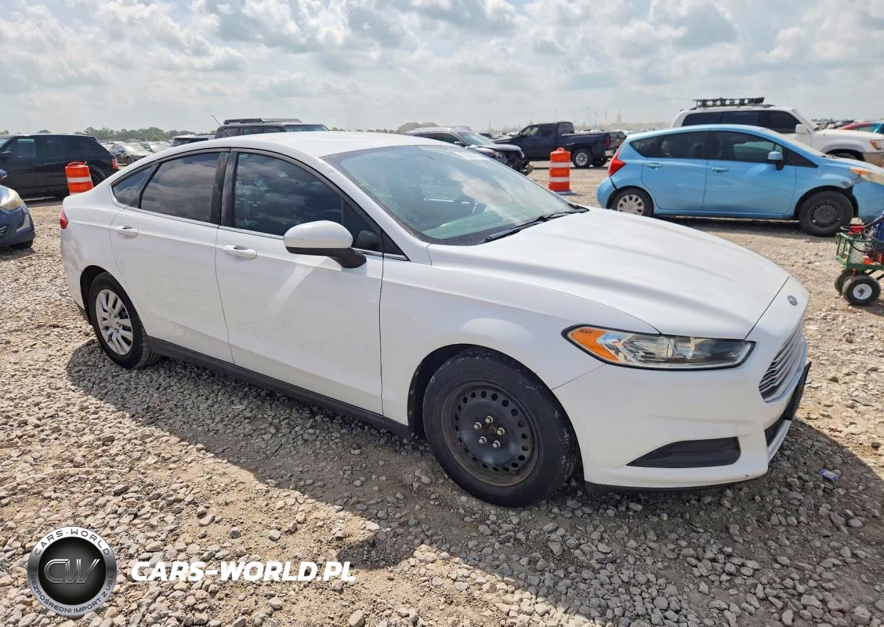 2013 Ford Fusion S VIN:3FA6P0G79DR226946 - 4