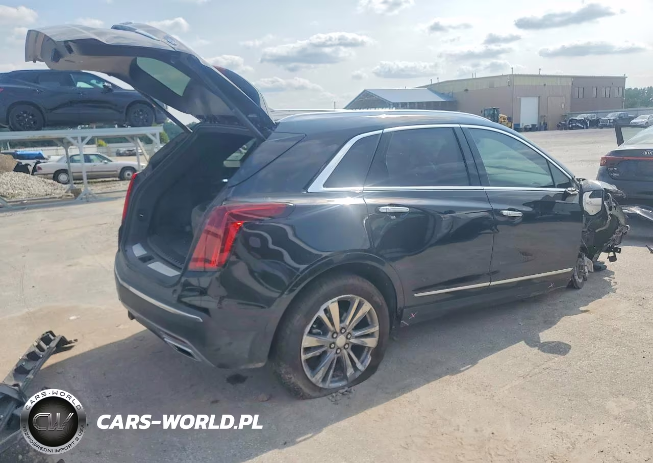 2026 Cadillac Xt5 Premium Luxury VIN:1GYKNDRS7TZ100757 - 3