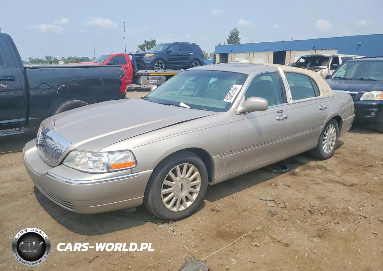 2003 Lincoln Town Car Signature