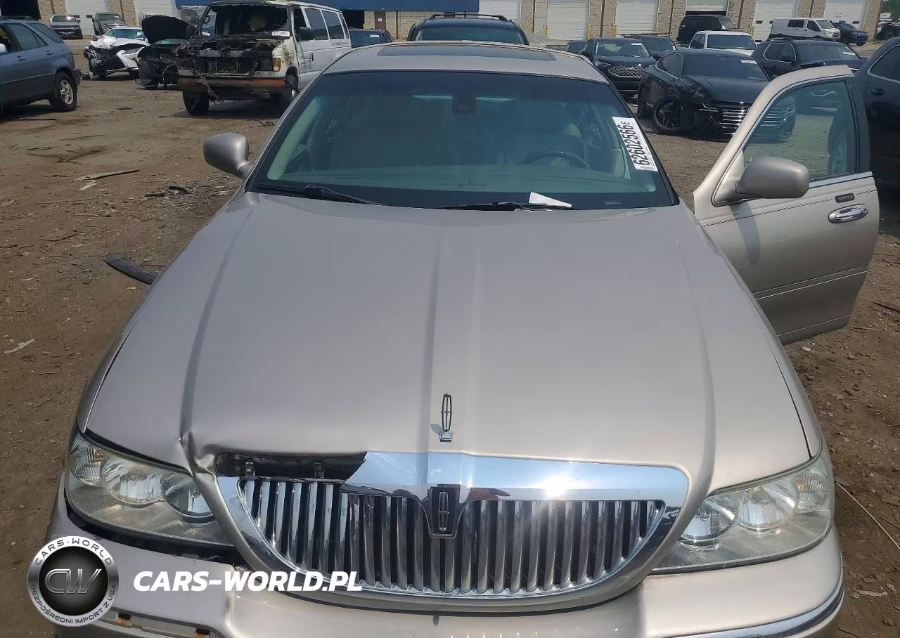 2003 Lincoln Town Car Signature VIN:1LNHM82W43Y606247 - 11
