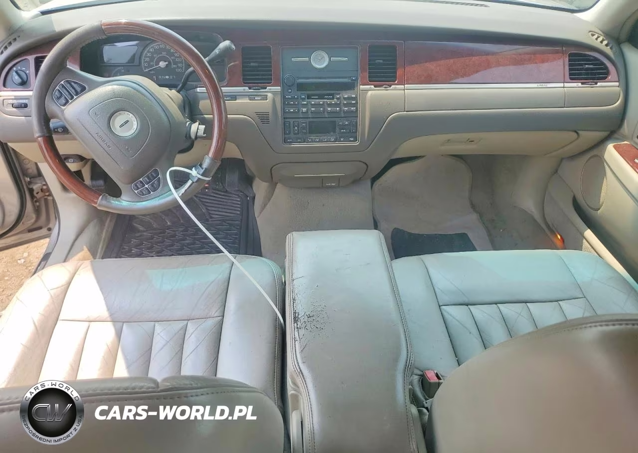 2003 Lincoln Town Car Signature VIN:1LNHM82W43Y606247 - 8