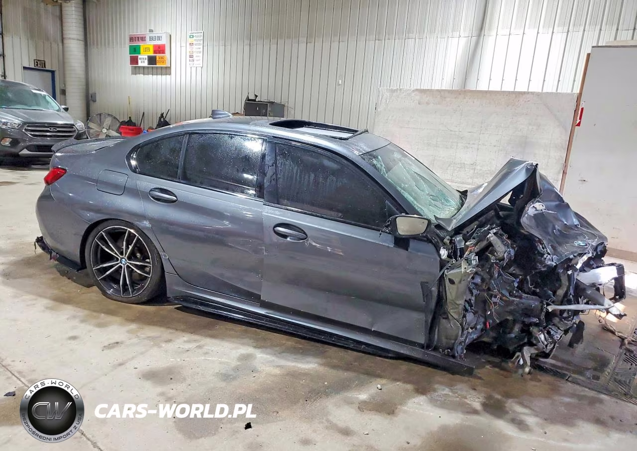 2019 BMW 330Xi VIN:WBA5R7C53KAE82553 - 4