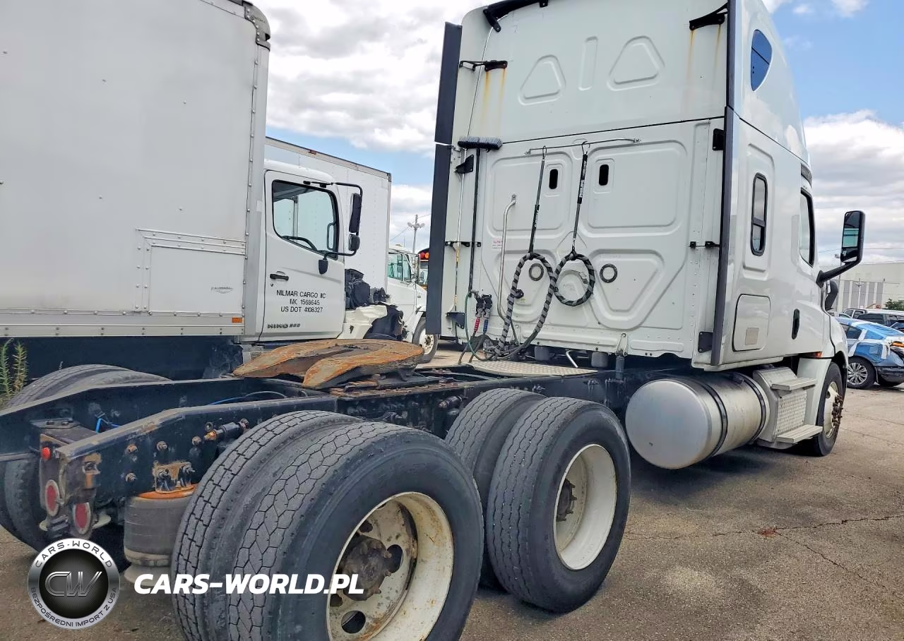 2019 Freightliner Cascadia - Semi Truck VIN:3AKJHHDR2KSKN7017 - 3