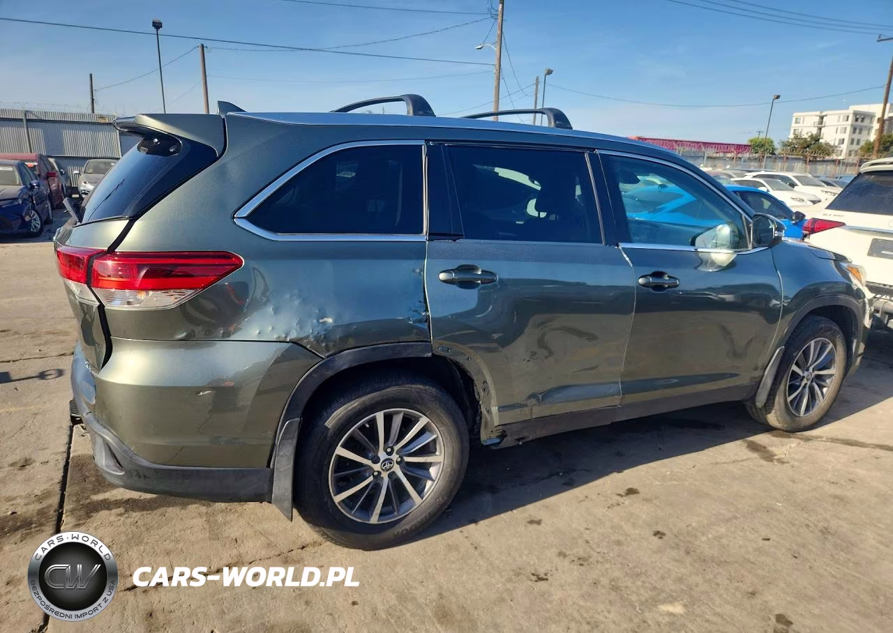 2019 Toyota Highlander Xle VIN:5TDJZRFH3KS940661 - 3