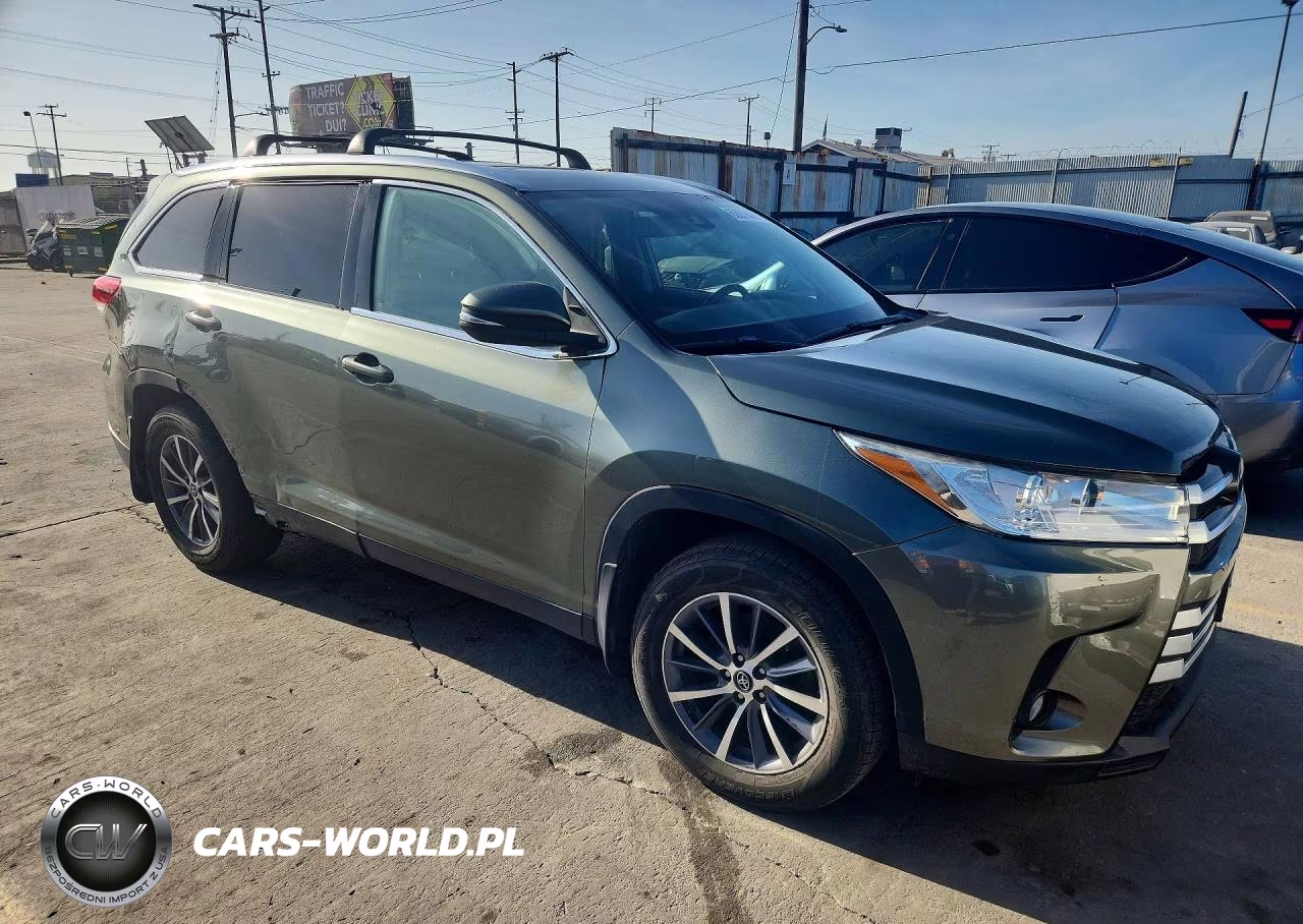 2019 Toyota Highlander Xle VIN:5TDJZRFH3KS940661 - 4