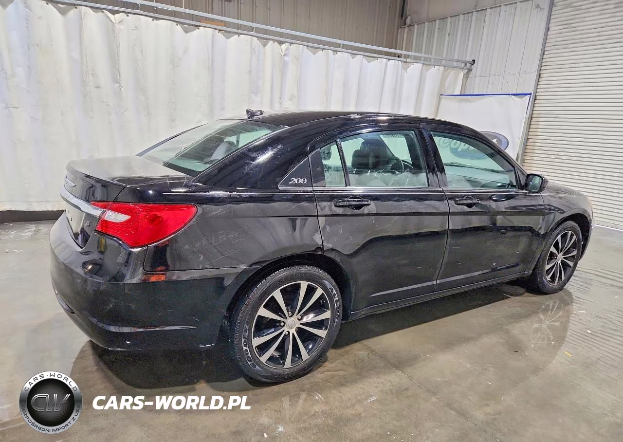 2013 Chrysler 200 Touring VIN:1C3CCBBB6DN651290 - 3