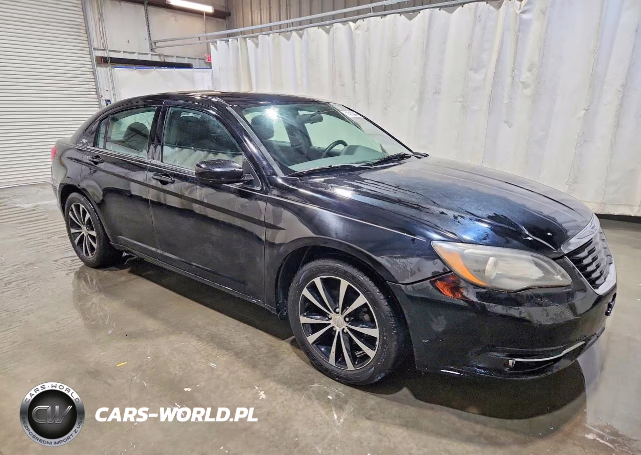 2013 Chrysler 200 Touring VIN:1C3CCBBB6DN651290 - 4