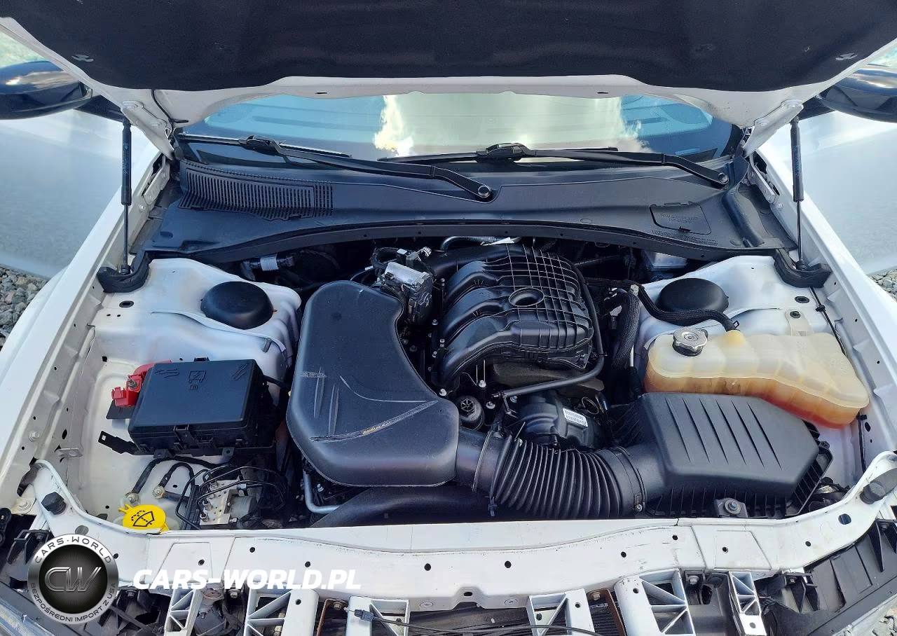 2022 Chrysler 300 Touring VIN:2C3CCAAG4NH236745 - 11