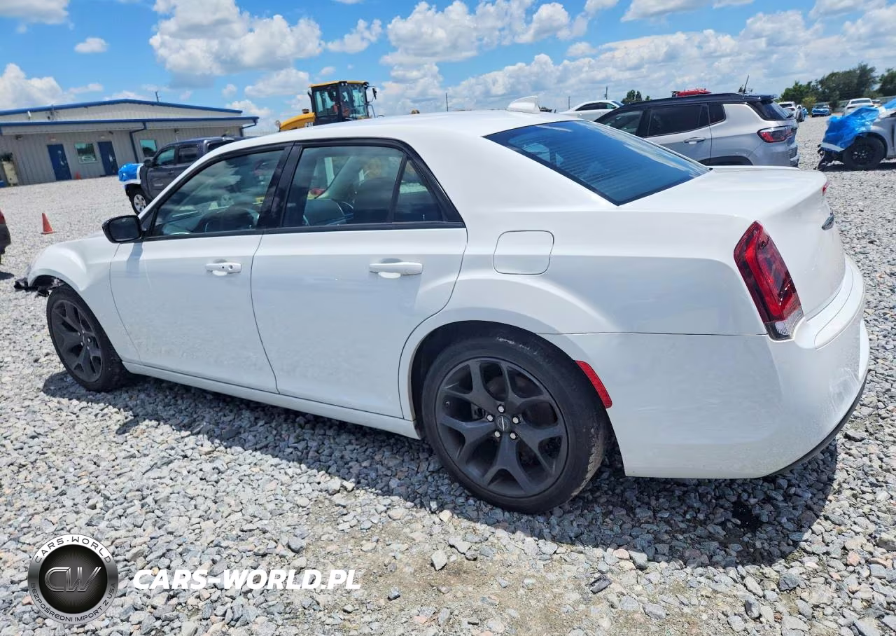 2022 Chrysler 300 Touring VIN:2C3CCAAG4NH236745 - 2