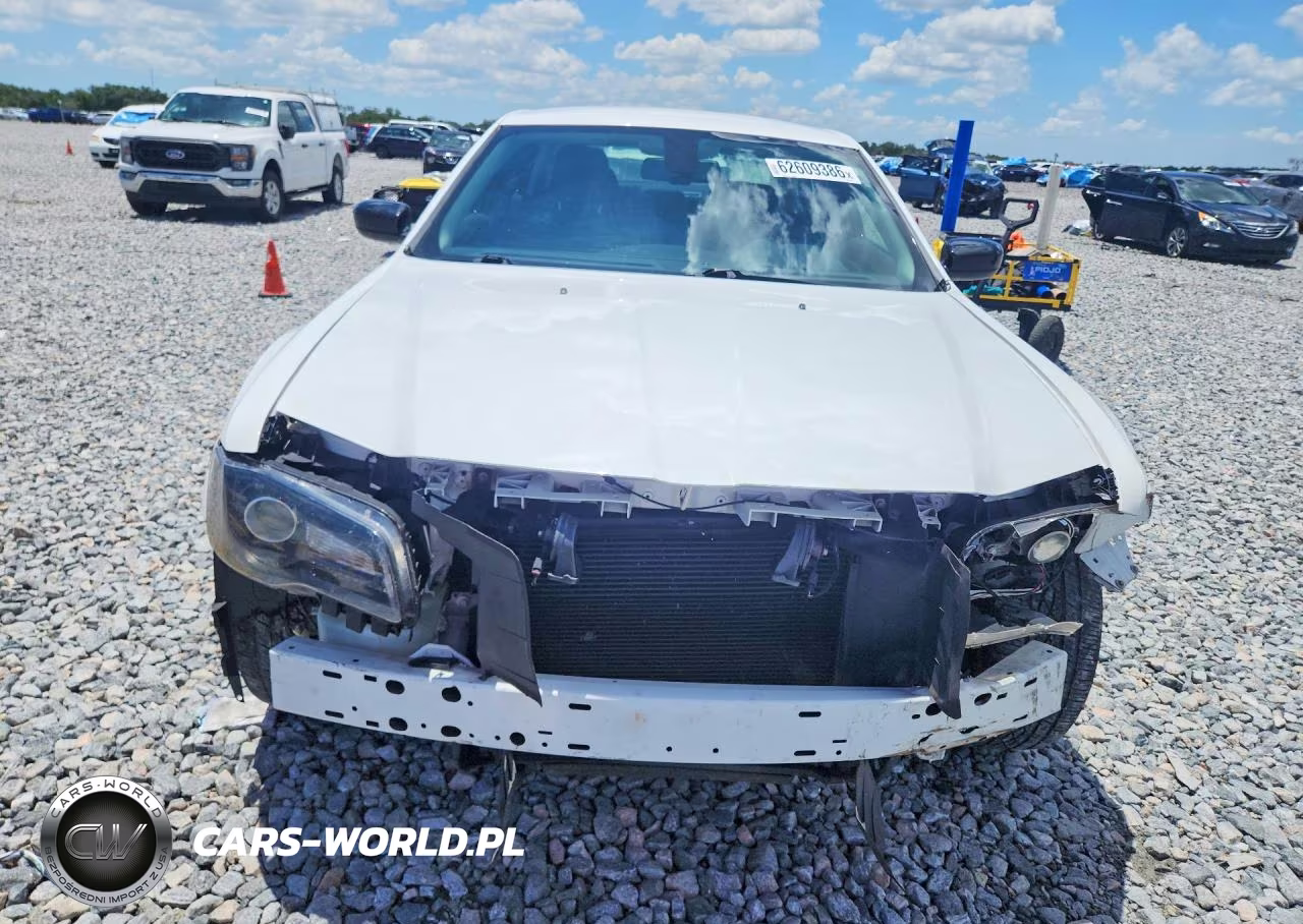 2022 Chrysler 300 Touring VIN:2C3CCAAG4NH236745 - 5