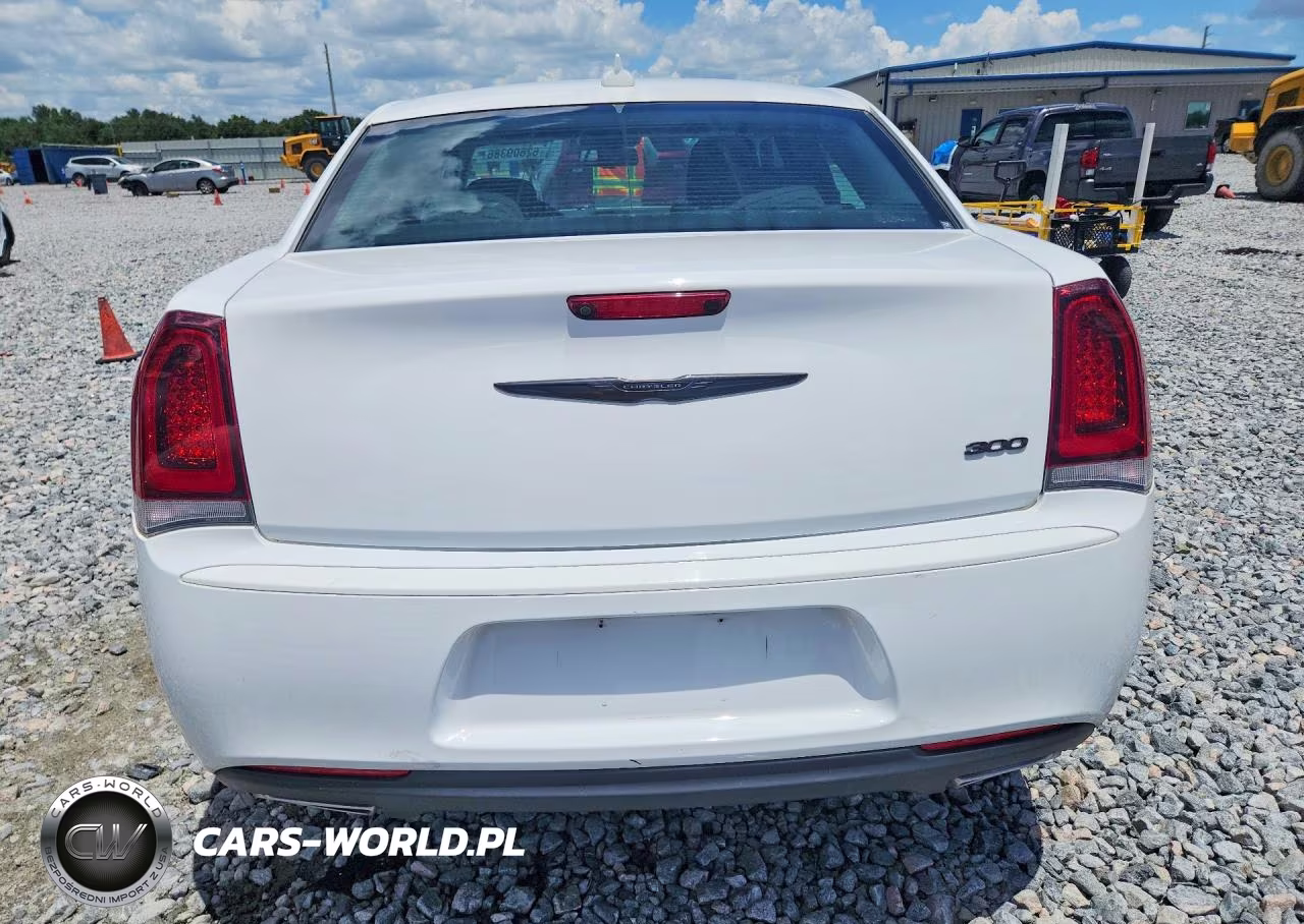 2022 Chrysler 300 Touring VIN:2C3CCAAG4NH236745 - 6