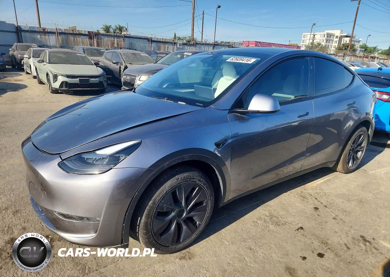 2025 Tesla Model Y – zdjęcie 1 z 13