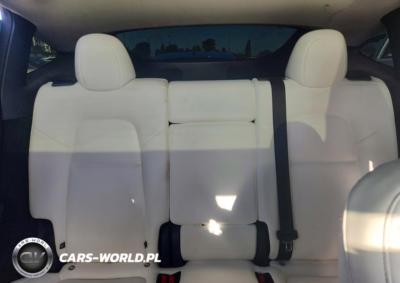 2025 Tesla Model Y VIN:7SAYGDEE7SF240633 - 10