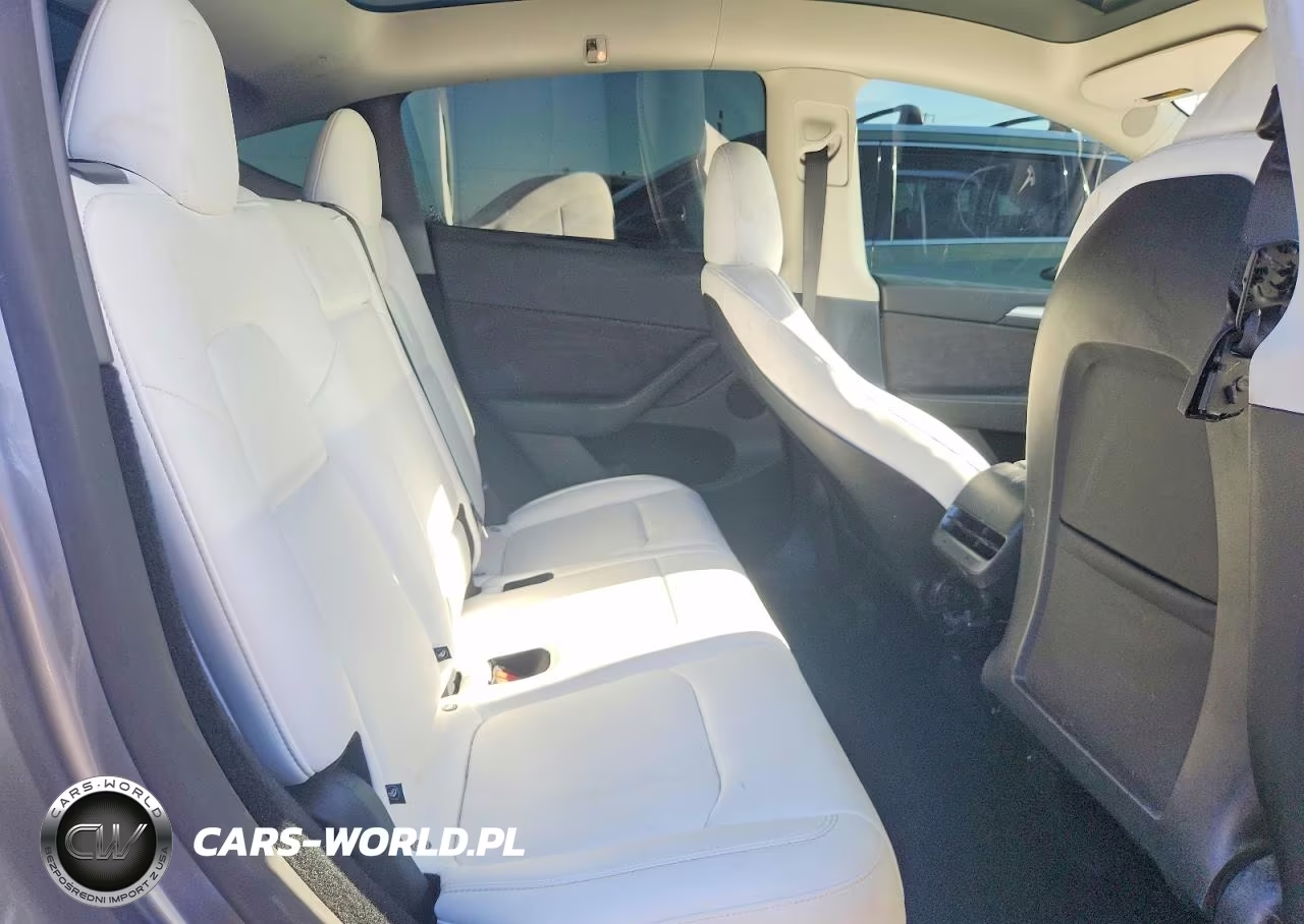 2025 Tesla Model Y VIN:7SAYGDEE7SF240633 - 11