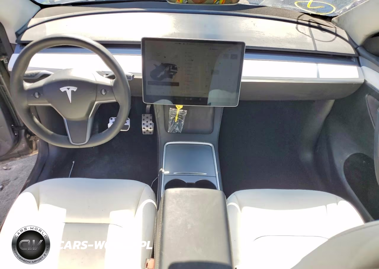 2025 Tesla Model Y VIN:7SAYGDEE7SF240633 - 8