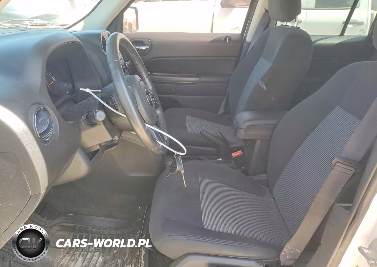 2017 Jeep Patriot Latitude VIN:1C4NJPFA2HD102934 - 7