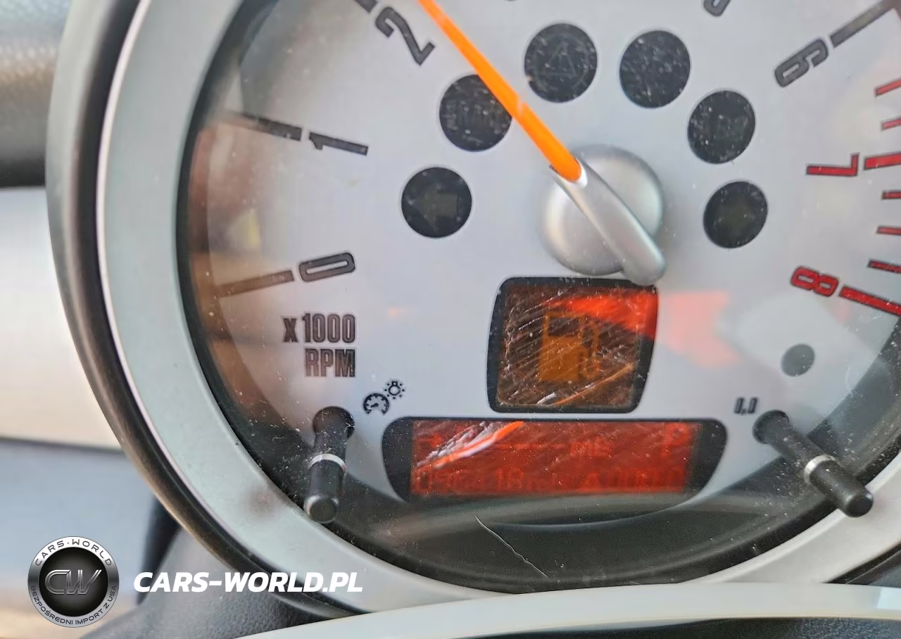2008 Mini Cooper VIN:WMWMF33578TT66280 - 9