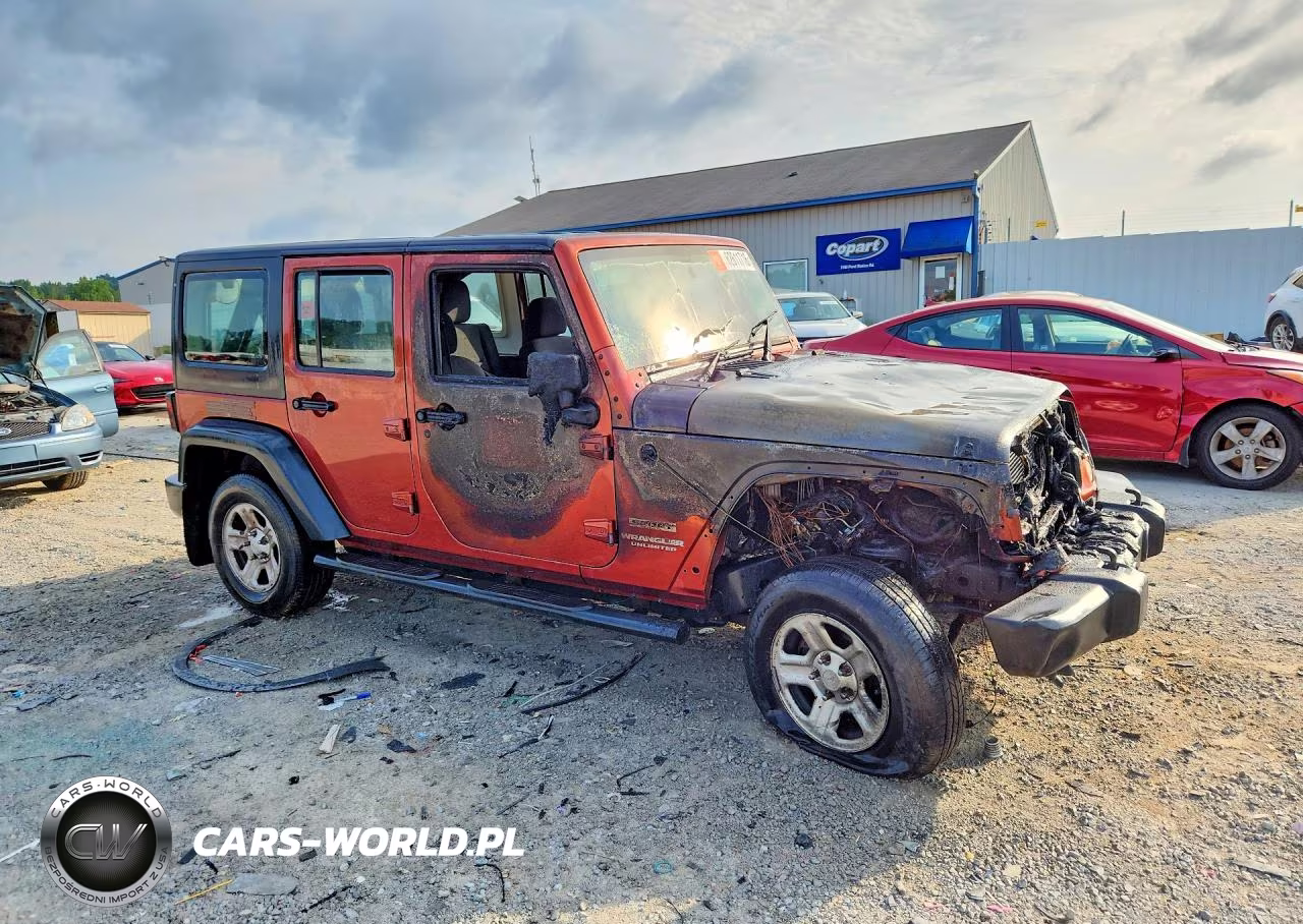 2014 Jeep Wrangler Unlimited Sport VIN:1C4BJWKG0EL257037 - 4
