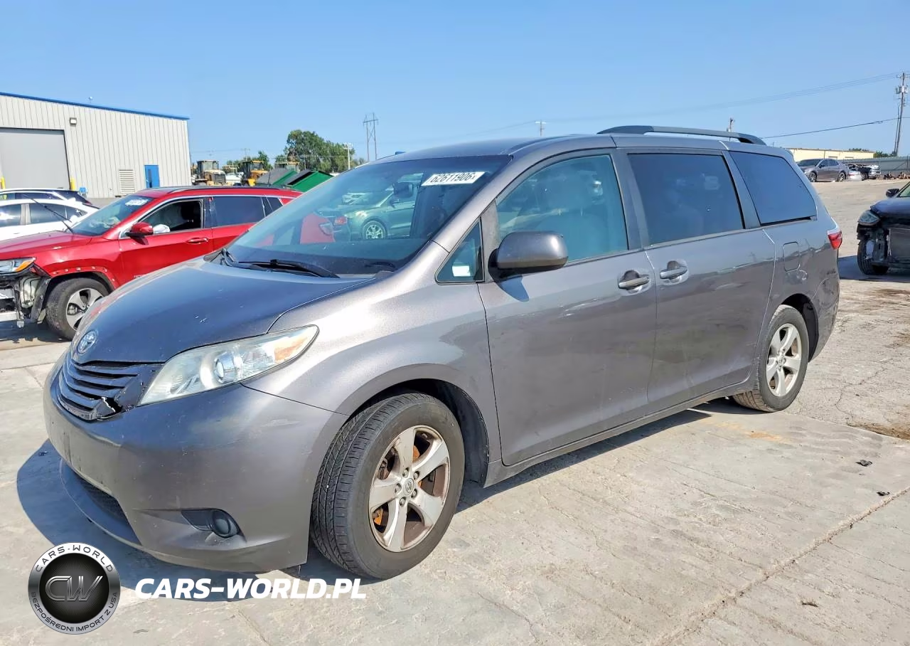 2017 Toyota Sienna Le VIN:5TDKZ3DC2HS792097 - 1